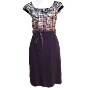 Tahari silk & rayon black & white cap sleeve sheath knee length dress. Sz 8.